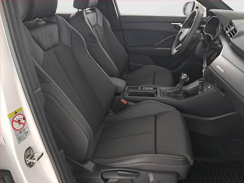 Audi Q3 (2025) 35 TFSI - fotka 9 z 21