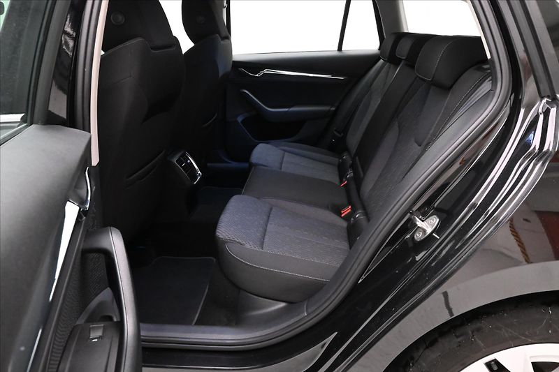 Škoda Octavia 2,0 TDI 110kW DSG Style Záruka - fotka 14 z 32
