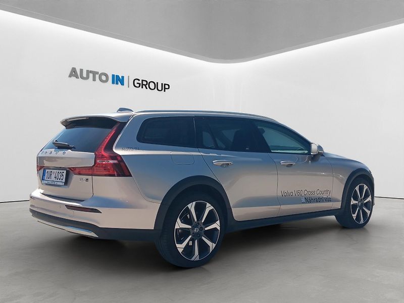 Volvo V60 (2023) CC B4 PLUS MHEV Diesel - fotka 6 z 14
