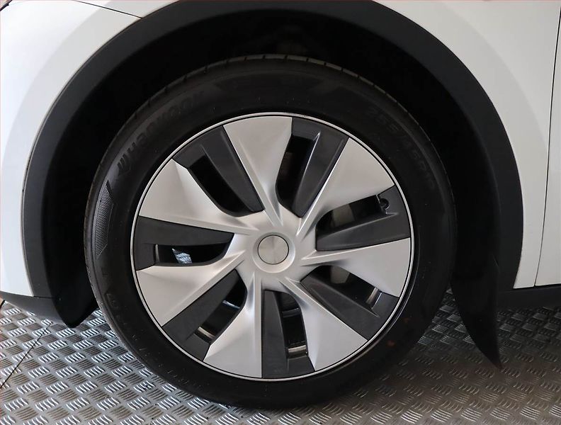 Tesla Model Y (2024) Long Range AWD 79kWh, SoH 95% - fotka 15 z 30