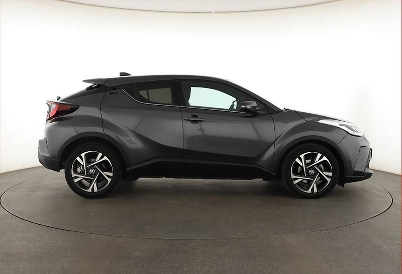 Toyota C-HR (2023) 1.8 Hybrid - fotka 6 z 20