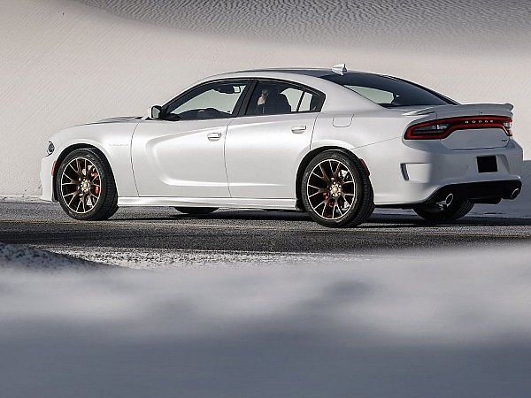 Dodge Charger SRT Hellcat.