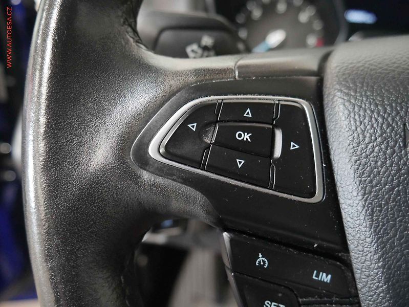 Ford Focus (2015) 1.5 TDCi, Navi, AC, park - fotka 19 z 23