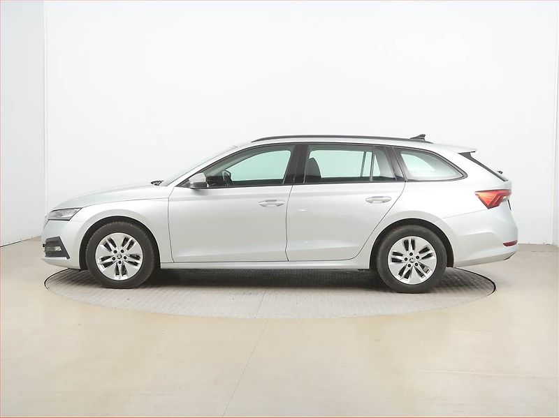 Škoda Octavia (2022) Ambition 1.0 TSI e-tec - fotka 3 z 19