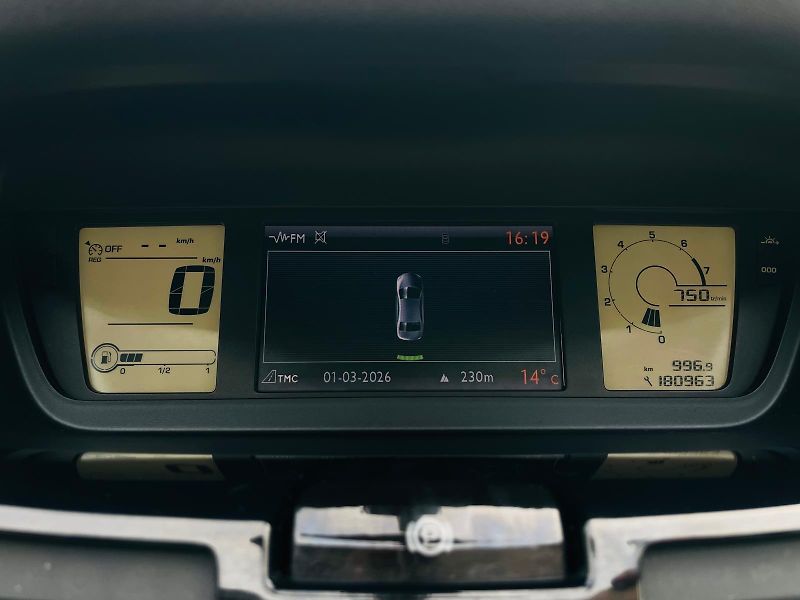 Citroën C4 Picasso 1.6i 88KW MANUÁL LED SENZORY - fotka 42 z 44