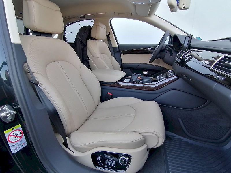 Audi A8 (2010) 4,2 V8 Quattro TOP - fotka 10 z 25