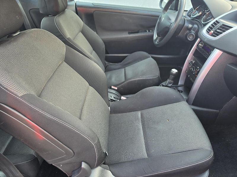 Peugeot 207 1.6 i Kabriolet  - fotka 14 z 18
