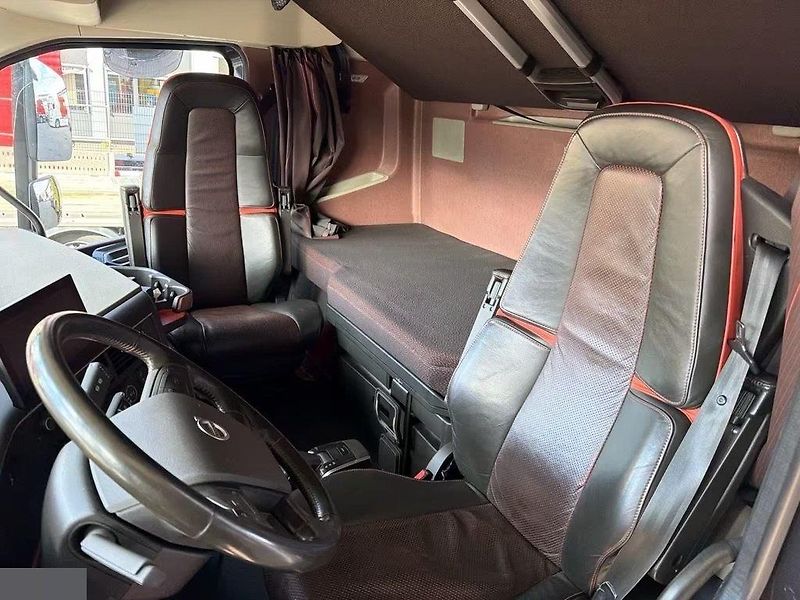 Volvo FH (2021) 750 6x4 tahač 70t EURO 6 - fotka 9 z 14