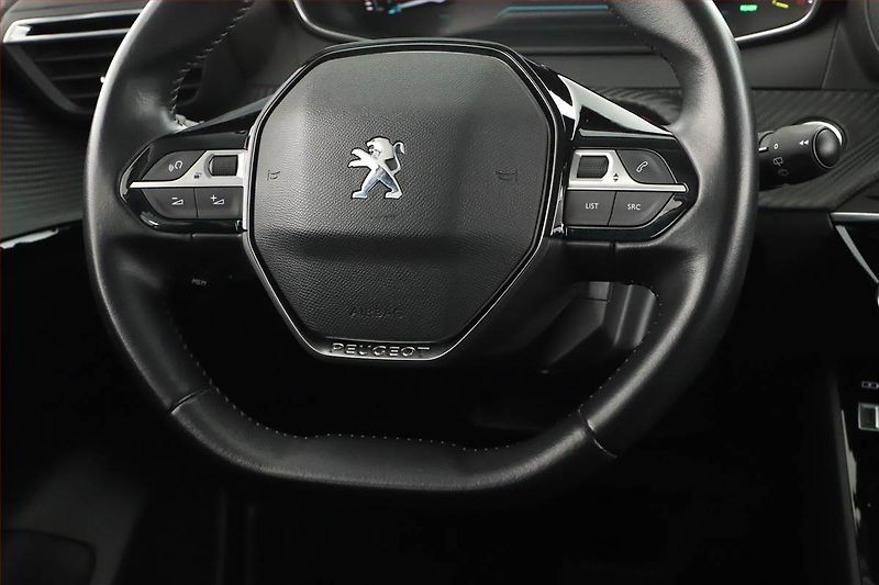 Peugeot 208 (2020) Active 50 kWh, SoH 92% - fotka 8 z 19