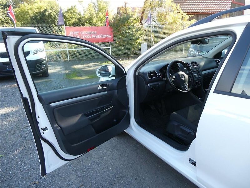Volkswagen Golf 1,2 TSi 77kW serviska, klima - fotka 16 z 42