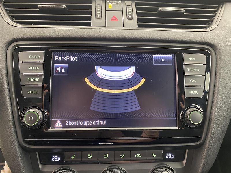 Škoda Octavia 2,0 TDI DSG 135 kW RS - fotka 18 z 24