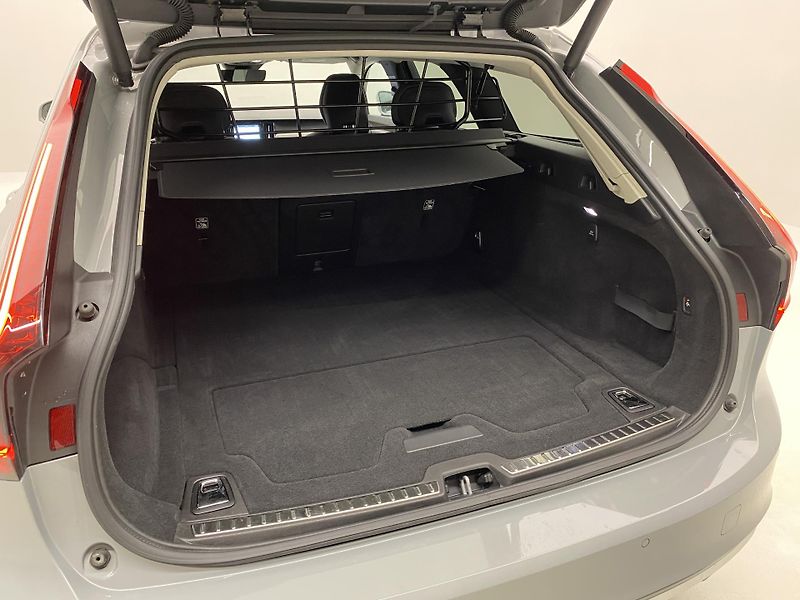 Volvo V90 T6 AWD RECHARGE REZERVACE - fotka 6 z 58