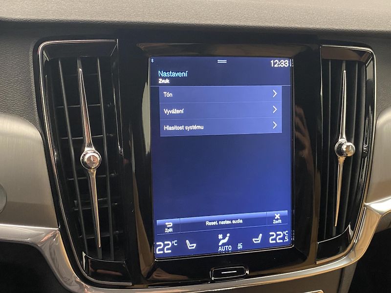 Volvo V90 D4 MOMENTUM AUT  - fotka 40 z 42