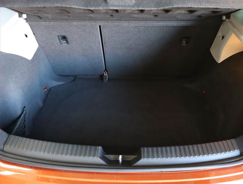Seat Leon (2019) 1.5 TSI, Tempomat - fotka 14 z 22