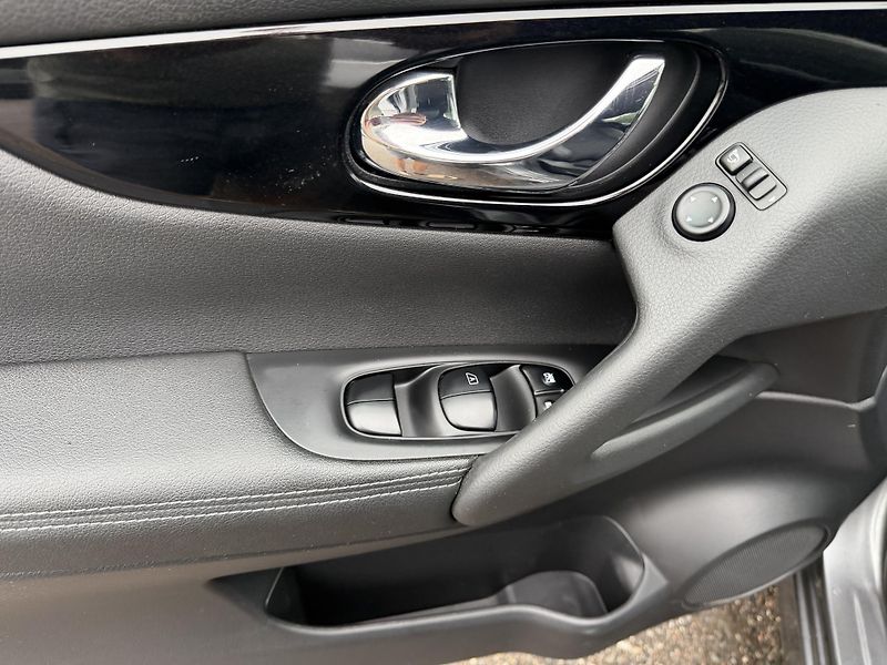 Nissan Qashqai 1.6 DiG-T,ČR - fotka 11 z 20
