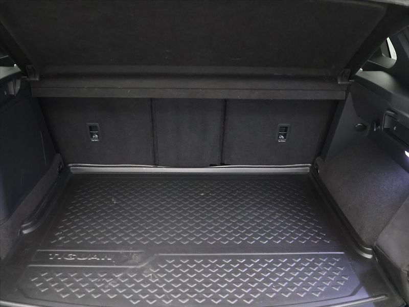 Volkswagen Tiguan 1,4 TSI PHEV 180kW R-Line DPH - fotka 10 z 33