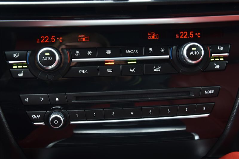 BMW X6 xDrive 30d 190kW ČR - fotka 24 z 26
