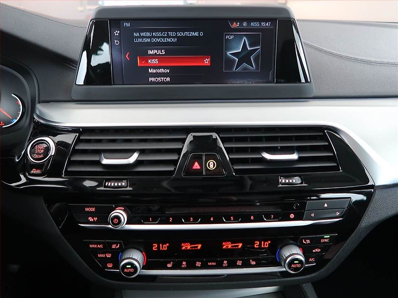 BMW Řada 5 (2017) Luxury Line 520d xDrive, 4X4 - fotka 20 z 24