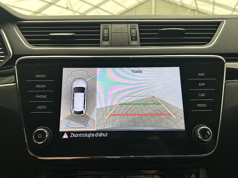 Škoda Superb 2.0 TDI L & K - fotka 14 z 35