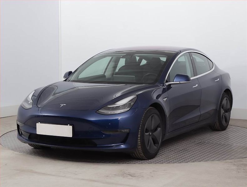 Tesla Model 3 (2019) Long Range 4WD 78kWh, SoH 81% - fotka 2 z 22
