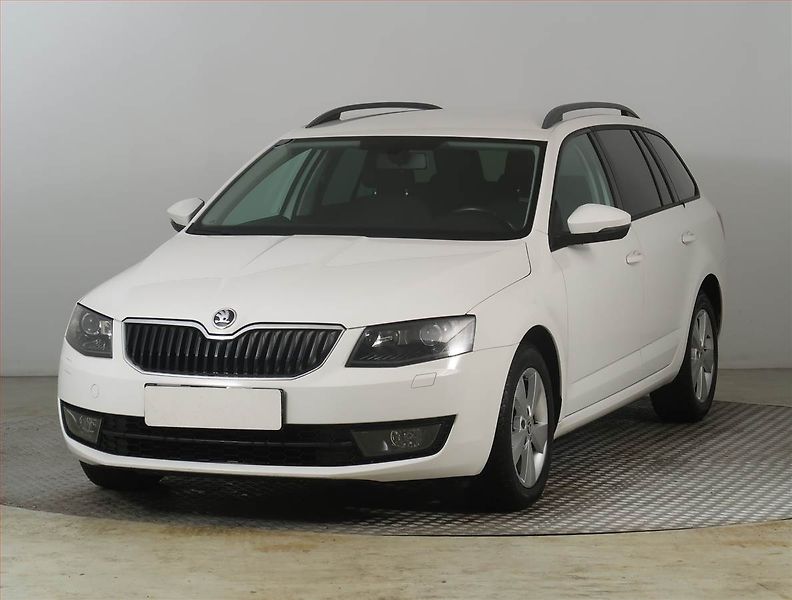 Škoda Octavia (2015) 1.6 TDI, Xenony, Tempomat - fotka 2 z 22