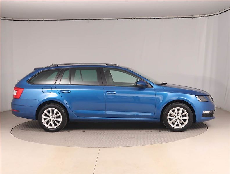 Škoda Octavia (2018) 1.4 TSI, Navi, Tempomat - fotka 6 z 18