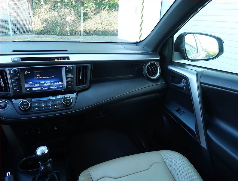 Toyota RAV4 (2018) Selection 2.0 D-4D, Serv.kniha - fotka 8 z 23