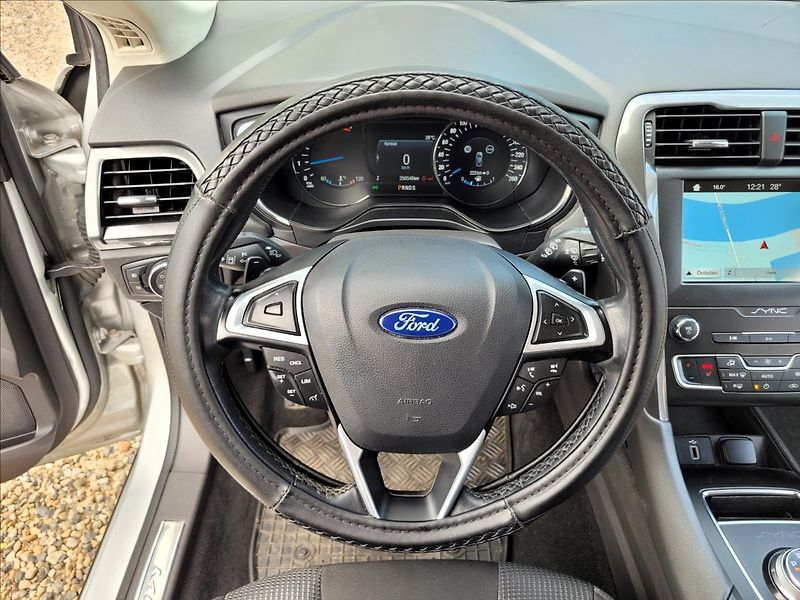 Ford Mondeo 2,0 DA,Limited,xenon,navi,výhř - fotka 20 z 50