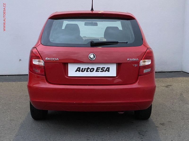Škoda Fabia (2014) 1.2 TSI, AC, výhřev sed - fotka 5 z 16