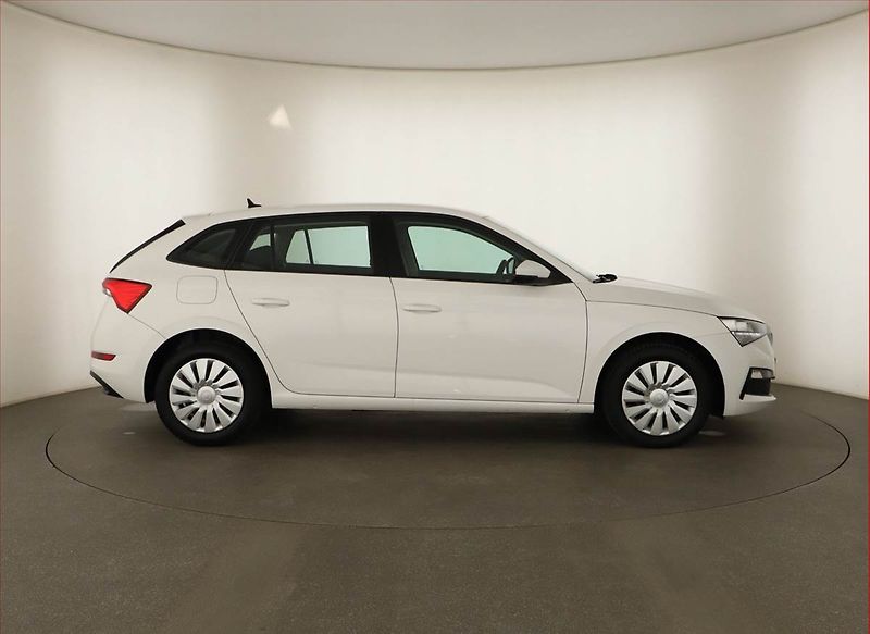 Škoda Scala (2022) Ambition 1.5 TSI, ČR,1.maj - fotka 6 z 12