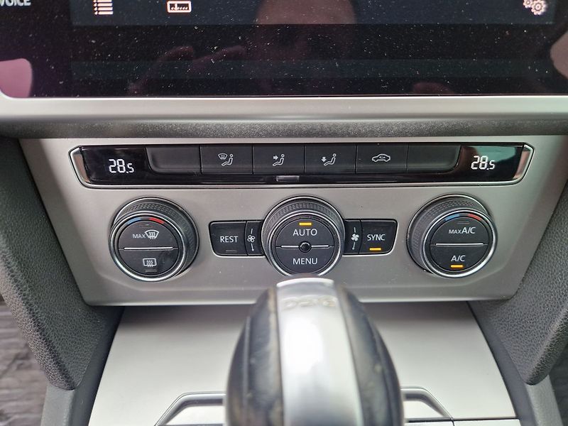 Volkswagen Passat Comfortline 1.4 TSI ACT - fotka 20 z 36