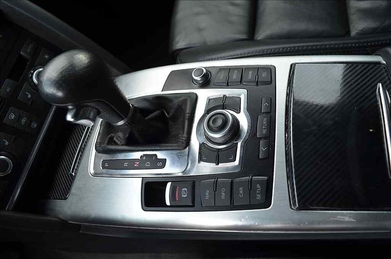 Audi A6 (2010) AVANT 3,0 TDI QUATTRO - fotka 29 z 31