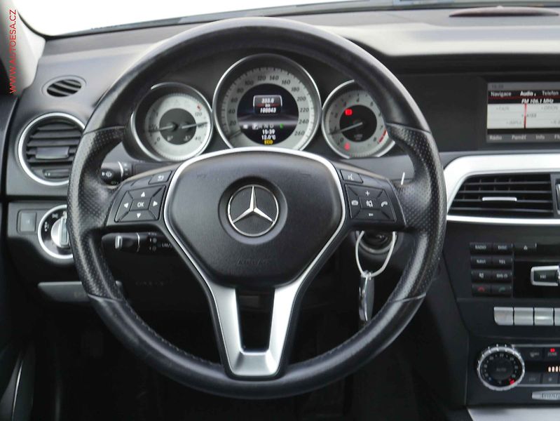 Mercedes-Benz Třídy C (2013) 1.6T, AT, bixen, AC - fotka 13 z 20