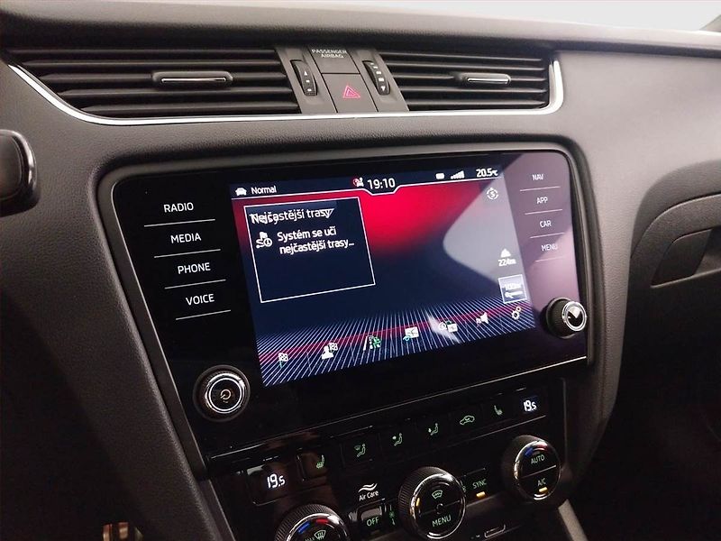 Škoda Octavia (2019) 2.0 TDI, 4X4, Automat - fotka 17 z 24