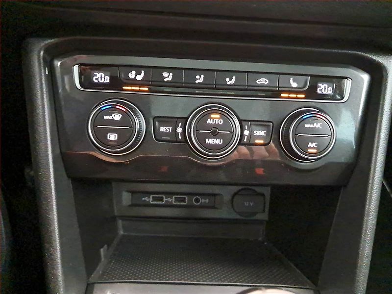 Volkswagen Tiguan (2018) 1.4 TSI, Navi, Tempomat - fotka 13 z 18