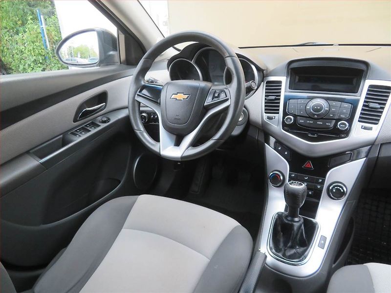 Chevrolet Cruze (2010) 2.0 VCDi, Serv.kniha - fotka 7 z 15