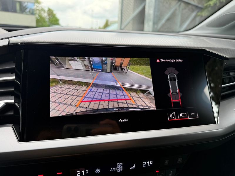 Audi Q4 e-tron 40 e-tron  REZERVACE - fotka 17 z 36