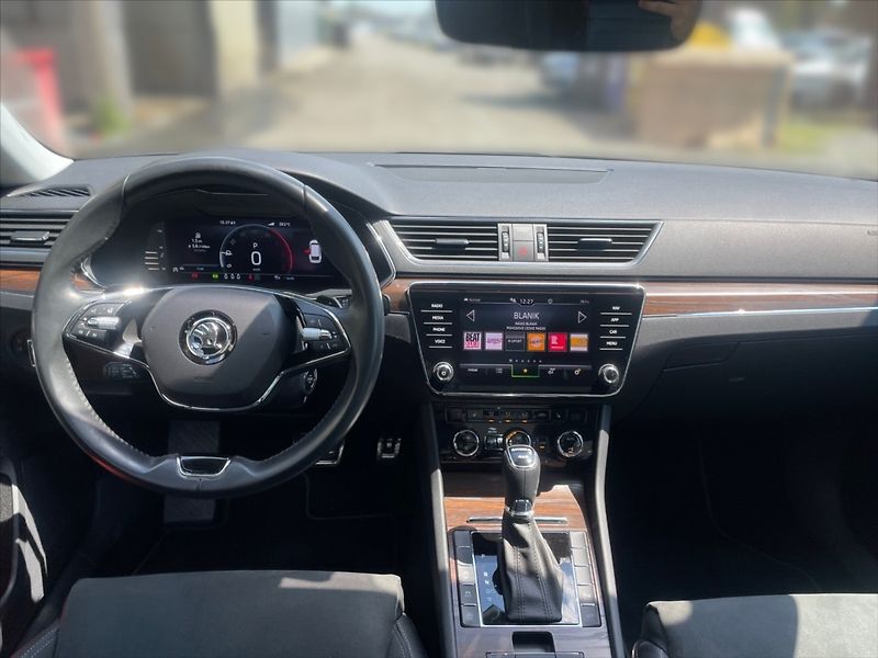 Škoda Octavia 2,0 TDI 147 Scout 4x4 DSG - fotka 9 z 11