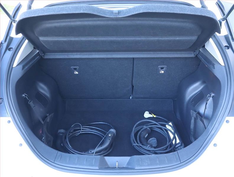 Nissan Leaf (2022) 40 kWh, SoH 93%, Automat - fotka 15 z 17