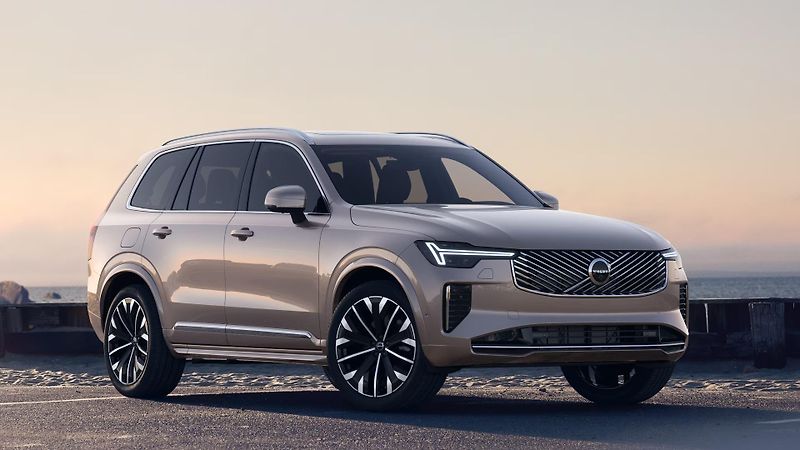 Volvo XC90 (2026) B5 AWD AUT BRIGHT ULTRA 7-míst - fotka 2 z 12