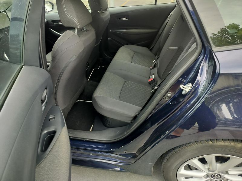 Toyota Corolla 1.8 hybrid Business Edition - fotka 24 z 29