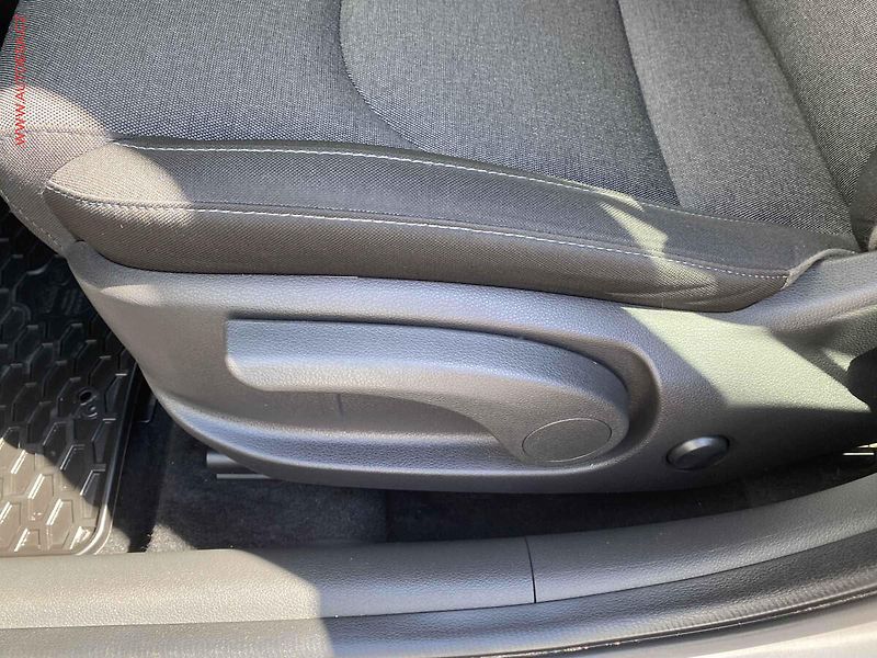 Hyundai i30 (2023) 1.0 T-GDi, ČR, Smart, AT - fotka 14 z 19