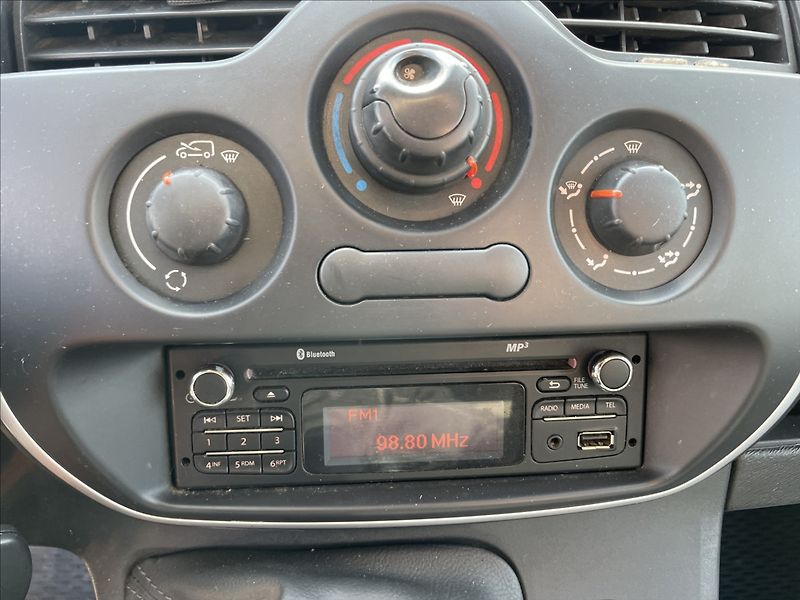 Renault Kangoo 1,5 DCi 55kw CZ DPH 1maj. 12x - fotka 11 z 32