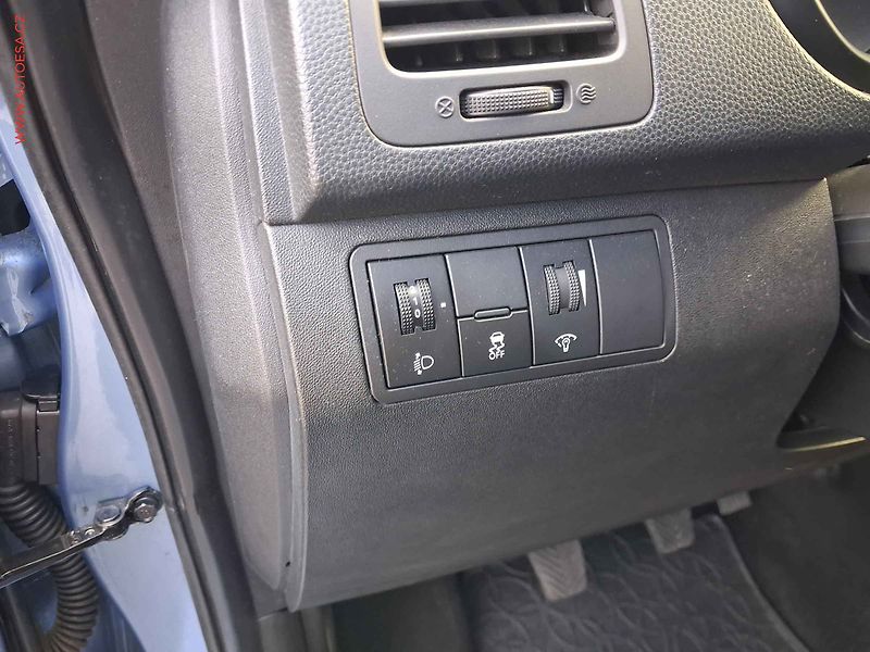 Hyundai ix20 (2012) 1.6i, 1.maj,ČR, AC. STK6/28 - fotka 15 z 17