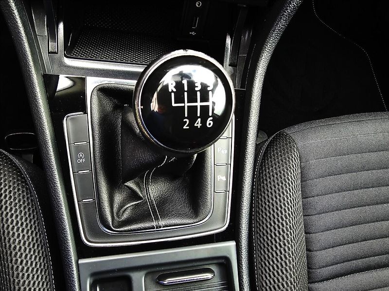 Volkswagen Golf VII 1,4TSi 92KW CUP NAVI - fotka 22 z 46