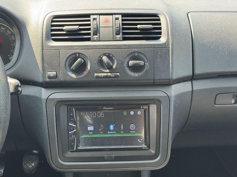 Škoda Fabia (2011) 1,6 TDI 66 Kw Ambition - fotka 19 z 26
