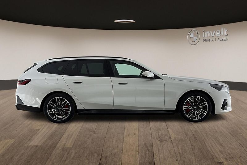BMW Řada 5 540d xDrive Touring - fotka 2 z 17
