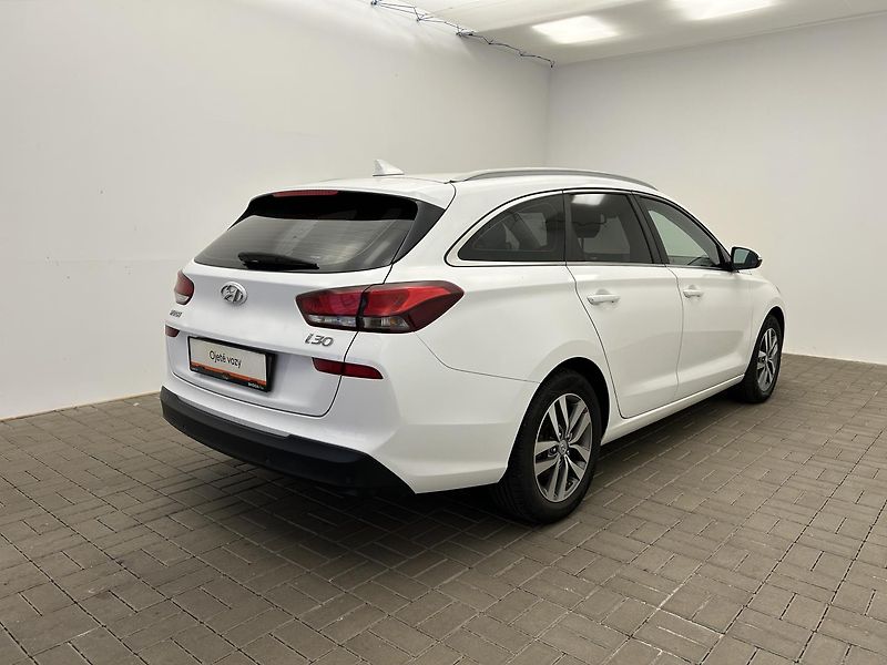 Hyundai i30 1.6 CRDI Style - fotka 2 z 24