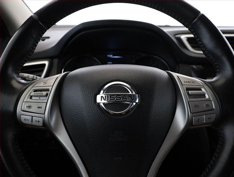Nissan Qashqai (2015) Tekna 1.6 dCi, 4X4 - fotka 8 z 19