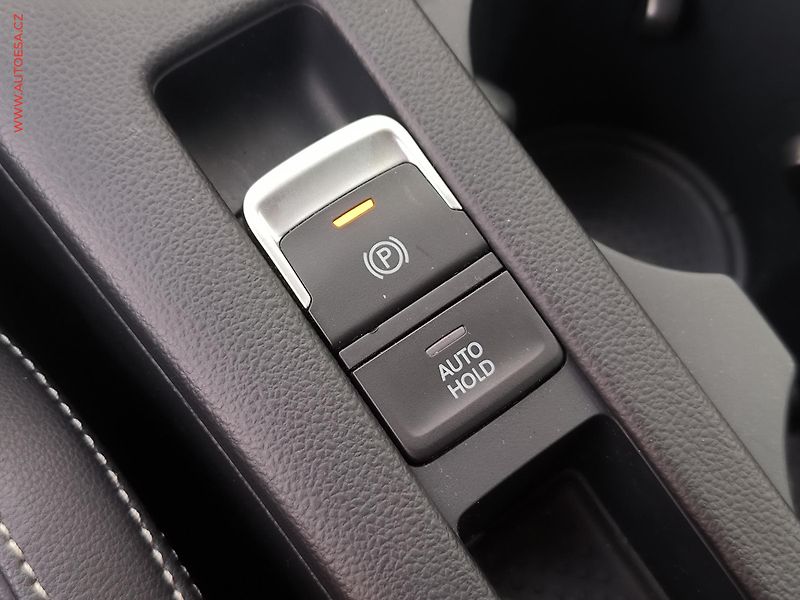Volkswagen Passat (2019) 2.0TDi, ČR, R-Line, DSG, LED - fotka 20 z 27